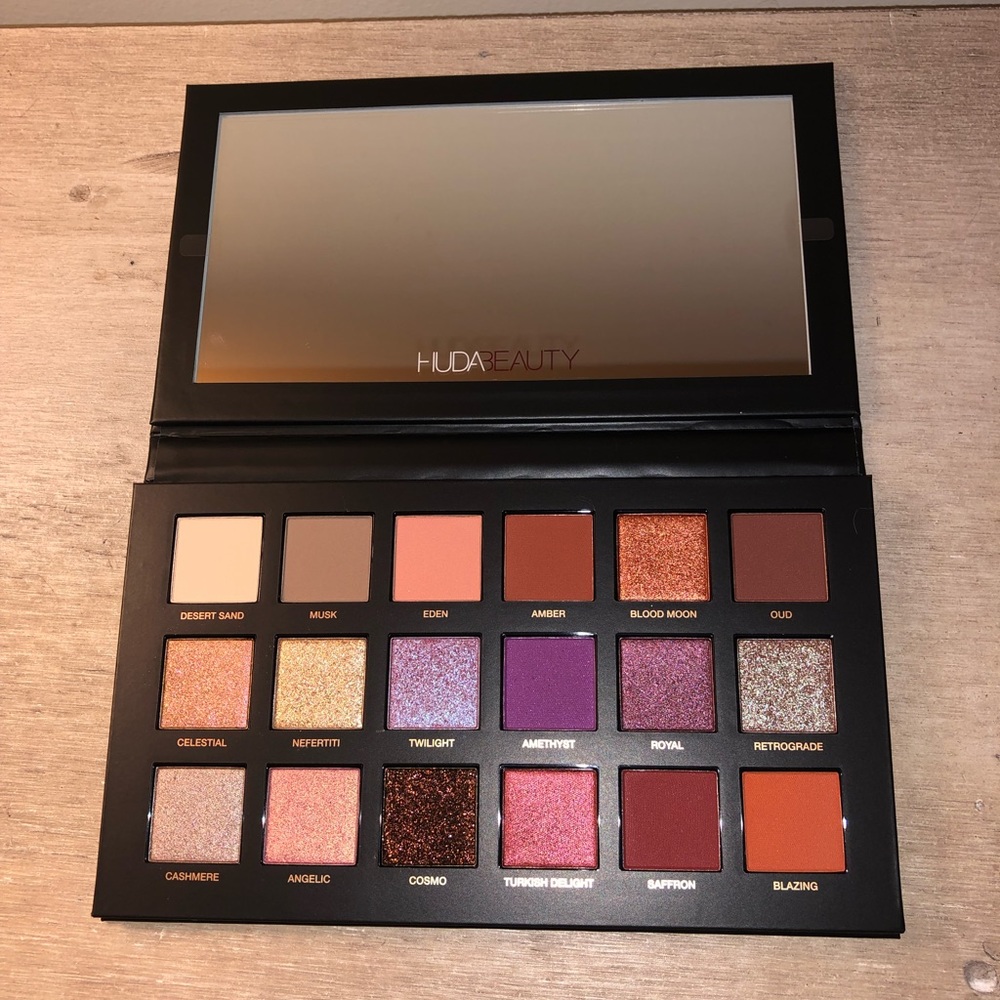 Huda Beauty Desert Dusk palette